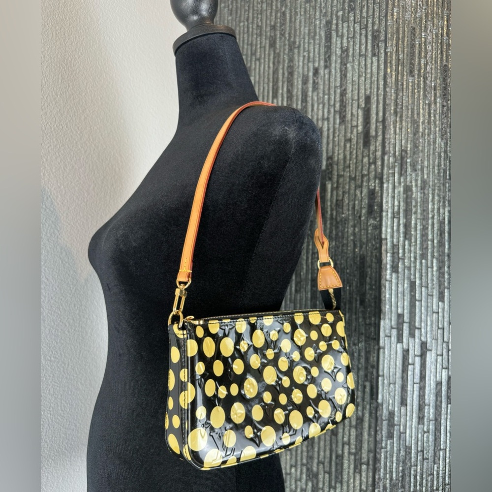 🖤Louis Vuitton Limited Edition Yayoi Kusama Black Vernis Pochette Bag